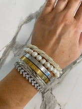 Load image into Gallery viewer, Amy Pearl Bracelet
