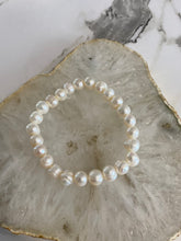 Load image into Gallery viewer, Amy Pearl Bracelet
